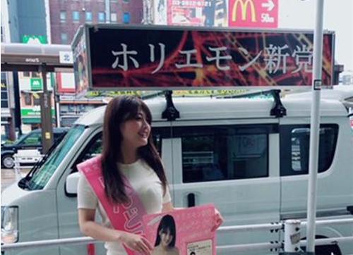 鑺辫姳鍏瓙妯＄壒琚姄,鑺辫姳鍏瓙妯＄壒琚墧涓嬫ゼ