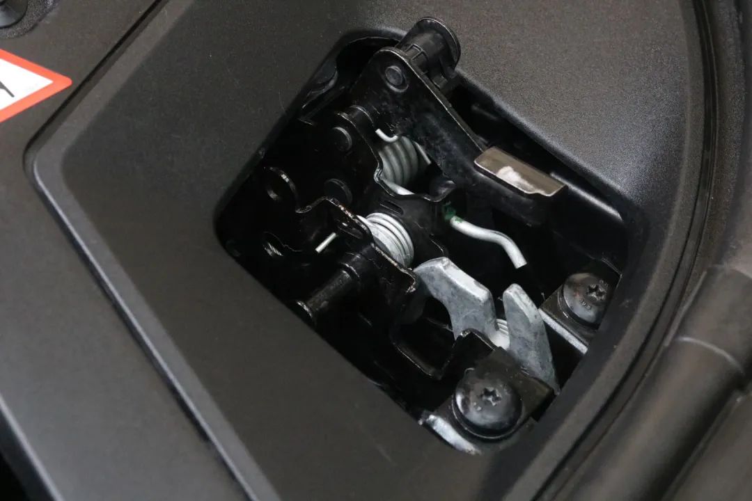 怪兽修车：翻新一辆11年破烂不堪的宝马GT，车况不忍直视