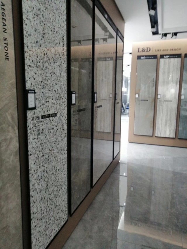 带花纹的瓷砖好,带logo的瓷砖会不会靠谱点