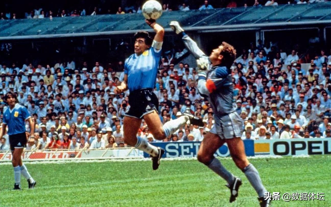 球王陨落一起告别马拉多纳,球王马拉多纳世界杯哭泣