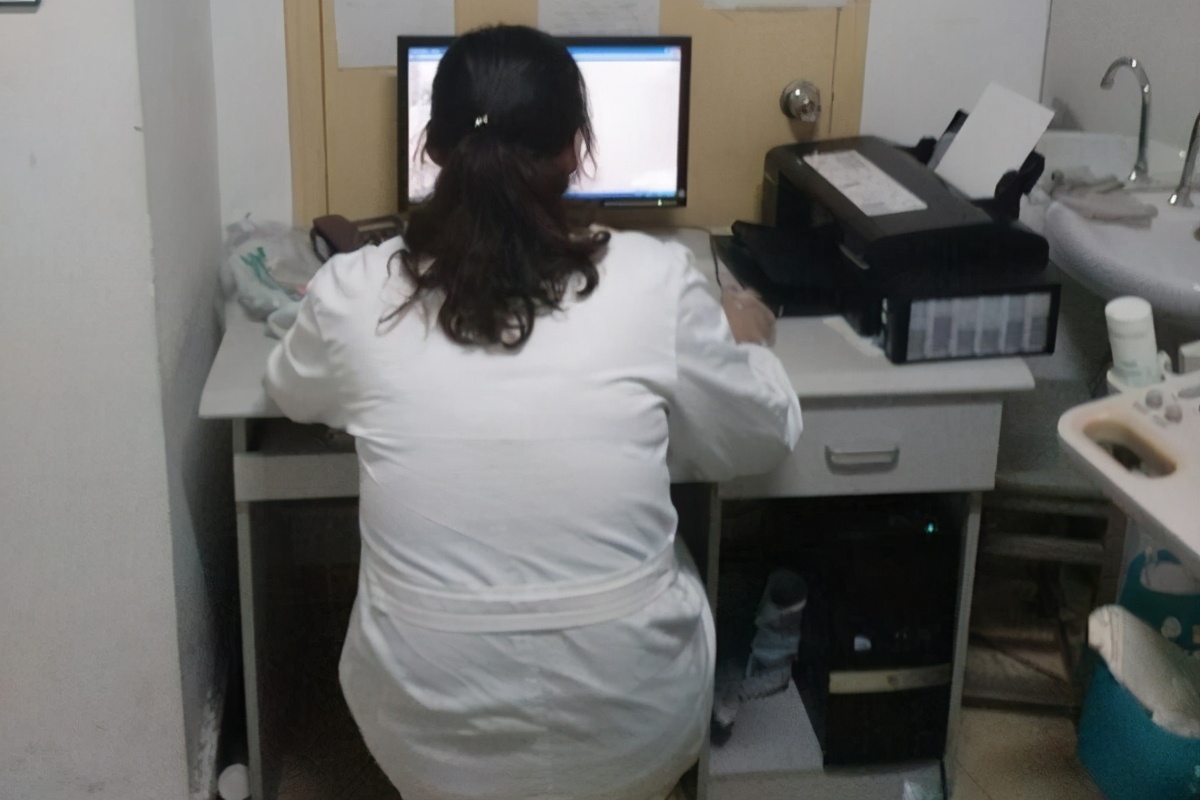 妇科检查盆腔积液怎么办,妇科检查盆腔积液是怎么回事