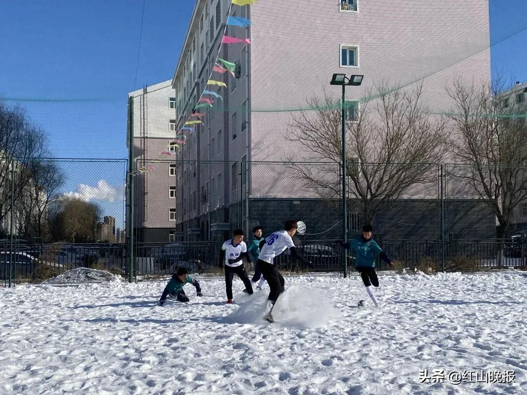 真会玩！不一样的足球赛，他们玩嗨了……