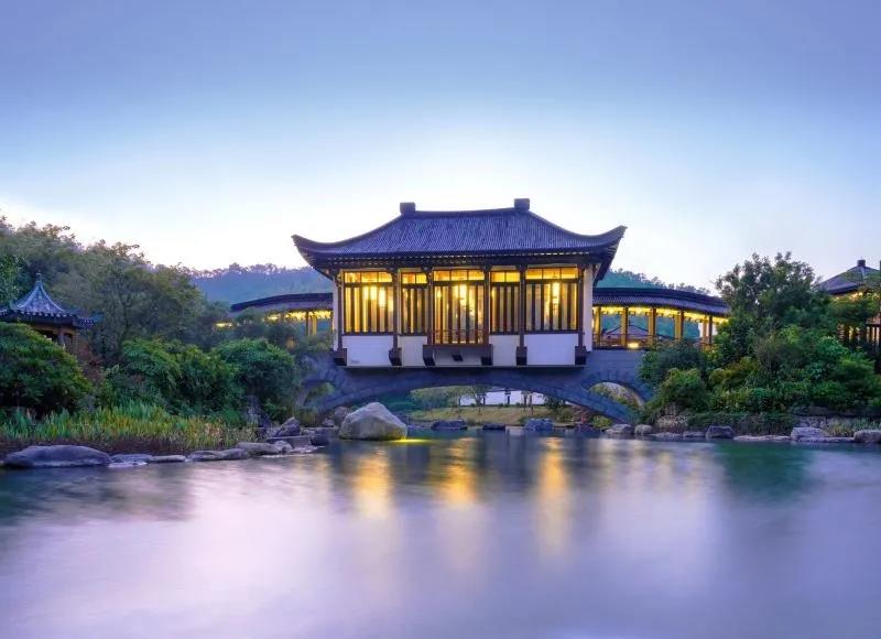 惠州宝藏级的度假村，水墨宋朝园林，乘船入住，瀑布，稻田，泳池
