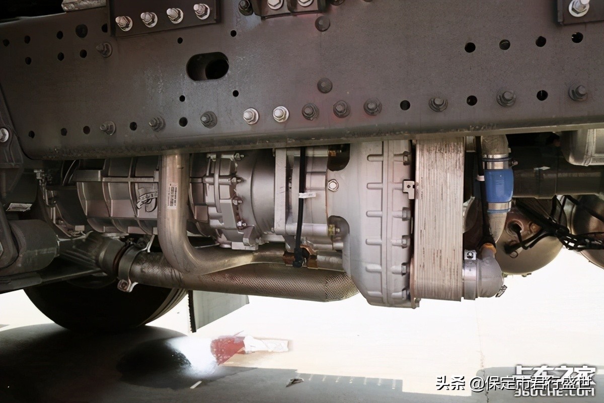 双腔空悬优缺点和维修成本,单腔气室和双腔气室作用