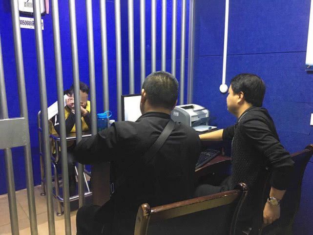 受害者自述炒股被骗经过,24岁小伙炒股被骗100万