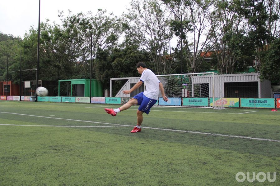 日产足球鞋测评,足球鞋实战测评nike暗煞