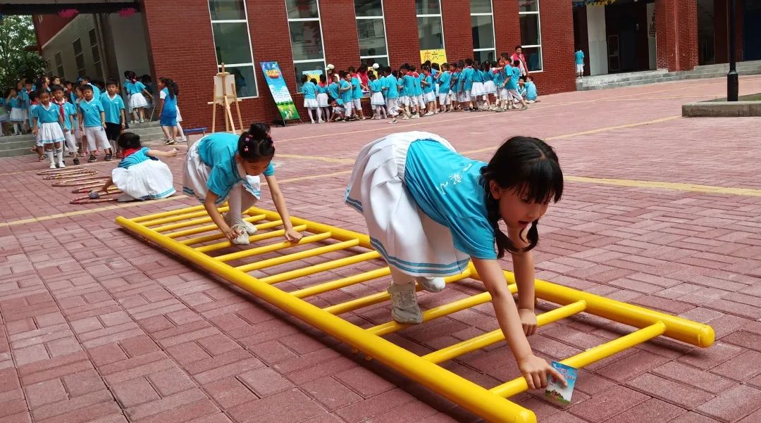 洛龙区第一实验小学学府校区“童心向*党**，梦想起航”游艺节活动