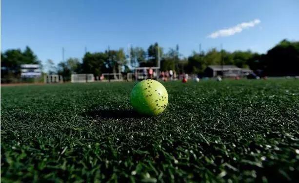 人造草坪填充橡胶颗粒,人造草坪安全吗