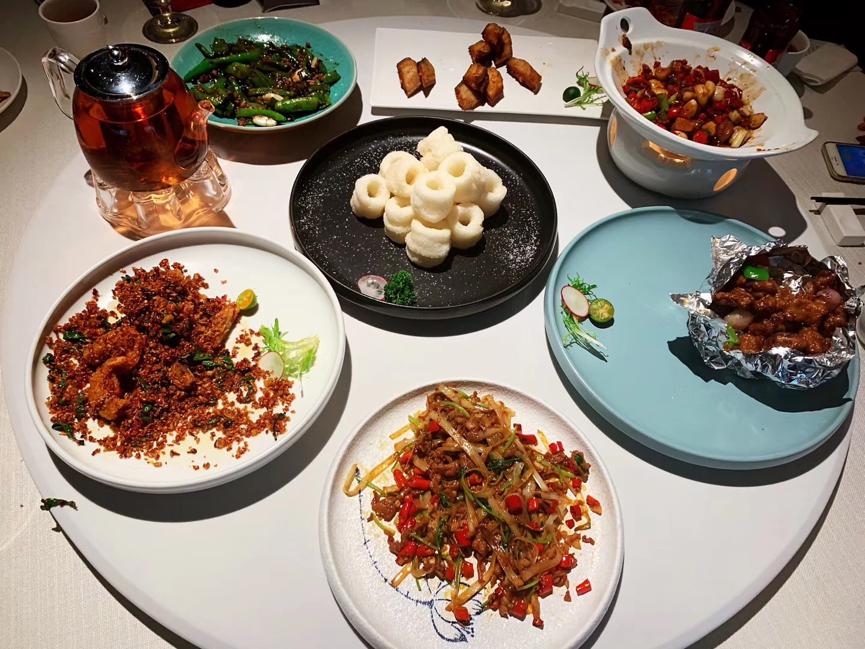 一边写一边流口水,红谷滩这些店可要好好的啊,脱下口罩我就来