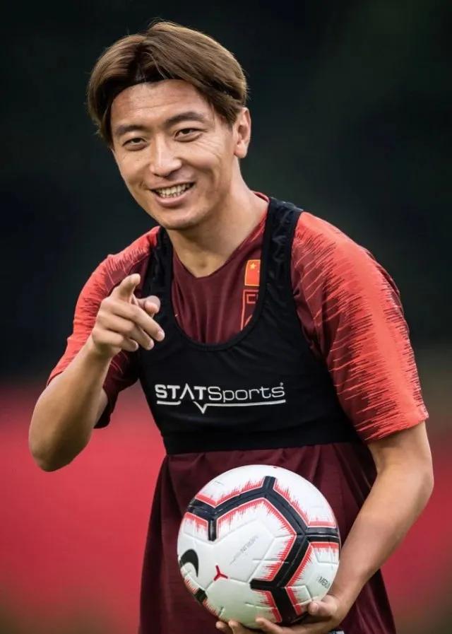 「早晚要认识」帅气逼人的国脚杨旭和他美艳女主持太太