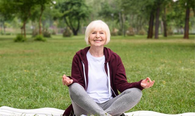 为什么女人45岁以后,身上会有一股“臭味”?如何改善呢?