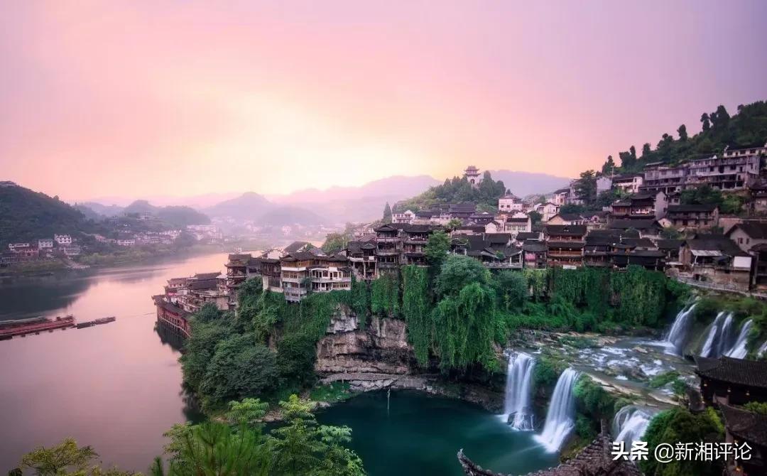 土家风情芙蓉镇,芙蓉镇土家文化滋养的千年古镇