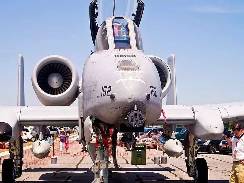 a-10攻击机放在二战是什么水平,a-10攻击机强悍火力化身装甲克星