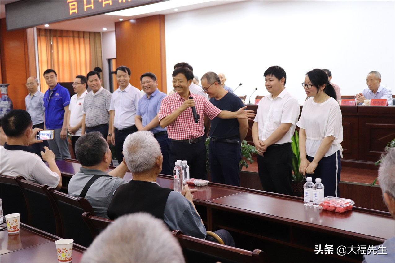 钢铁年代战友重逢,钢铁情怀