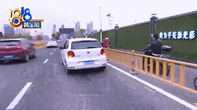 女司机开车没有油问交警,女司机开车没点火直接挂挡