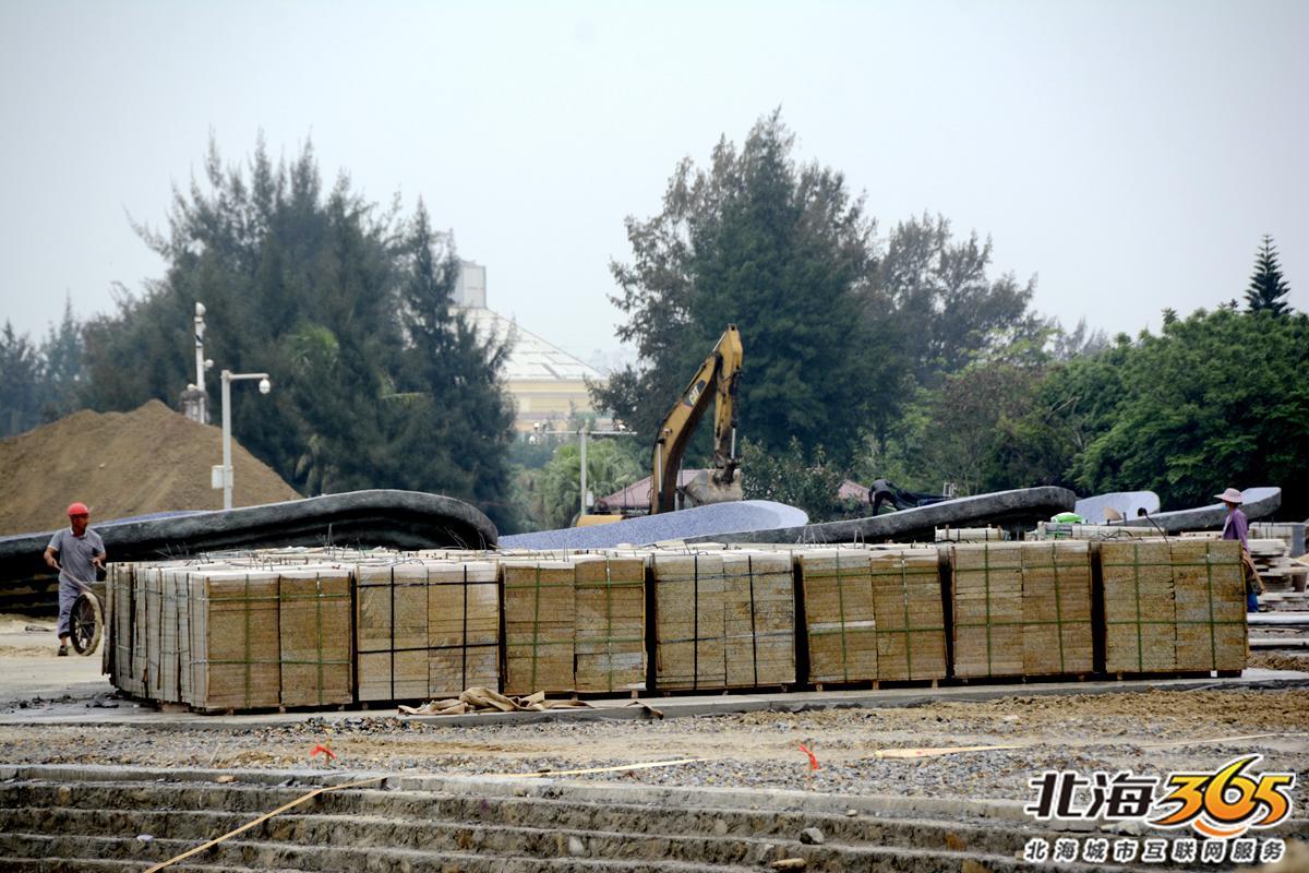 档次提升!北海新“潮”雕初见规模,台阶向海延伸呈现波浪形