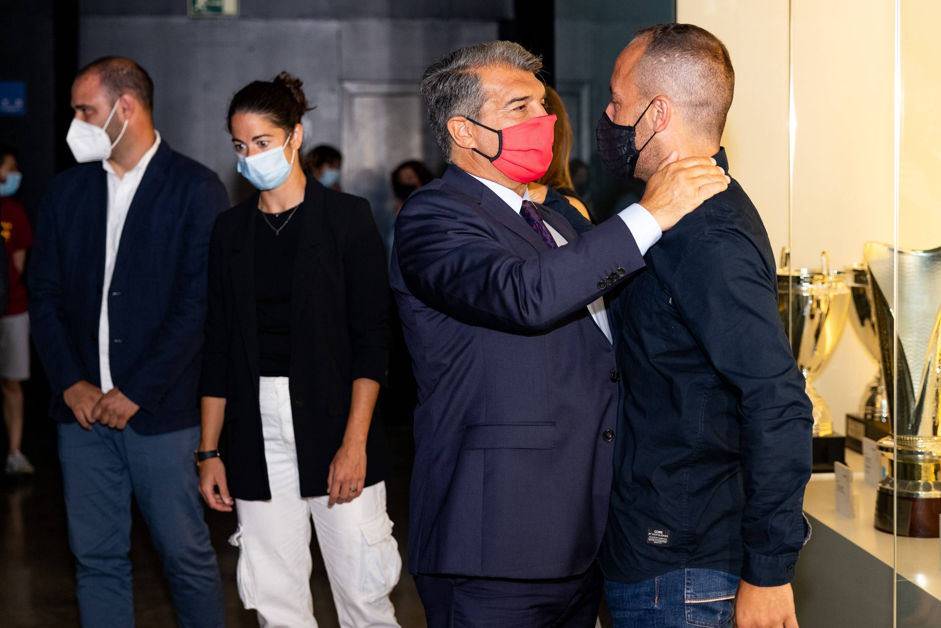 拉波尔塔送走小罗,拉波尔塔现在希望梅西回巴萨吗