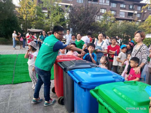 镇江高新区：万科蓝山“邻居一起来”
