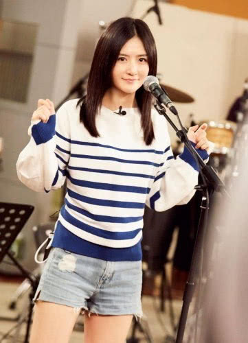 谢娜穿白牛仔裤,谢娜穿搭牛仔裤