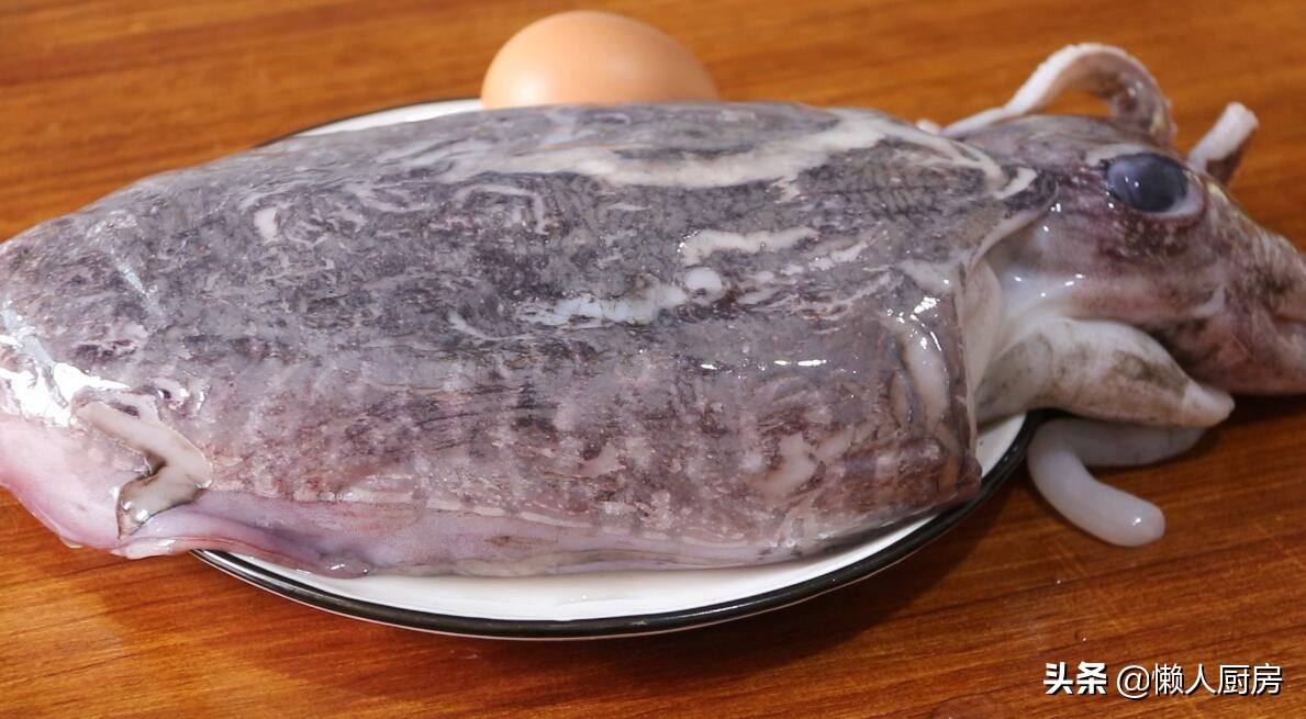 大墨鱼整个红烧,墨鱼水饺墨鱼和肉的比例