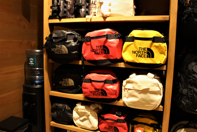 日本购入thenorthface三合一冲锋衣,thenorthface双肩包正品