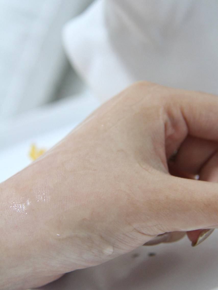 为什么同样的面膜有的人干得快,为什么美容院敷面膜效果好呢