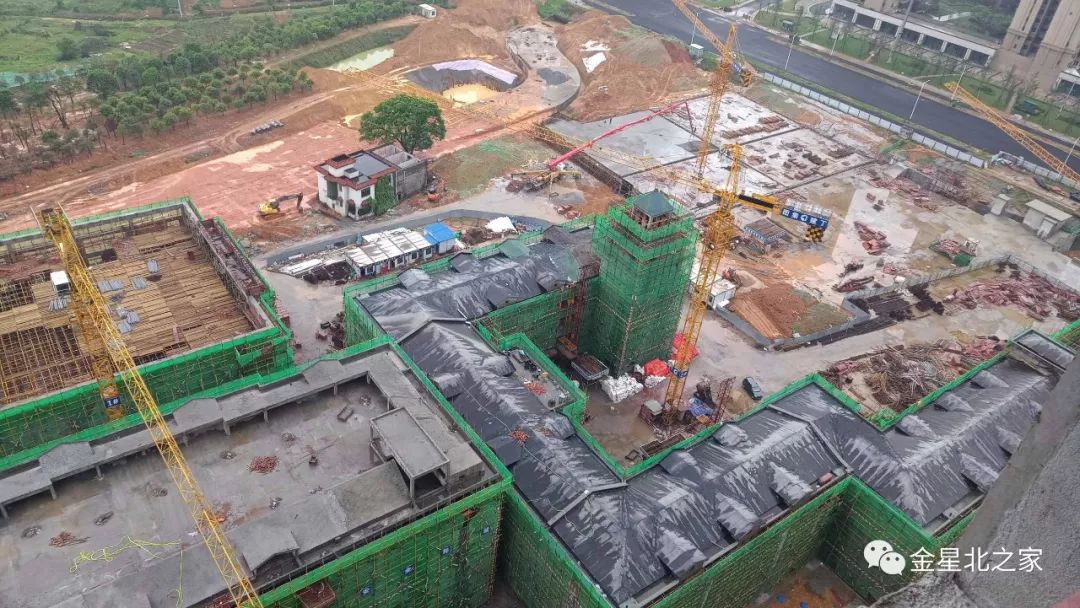 一场误会?师大附中星城二小校门口的“钉子户”,可能是...?