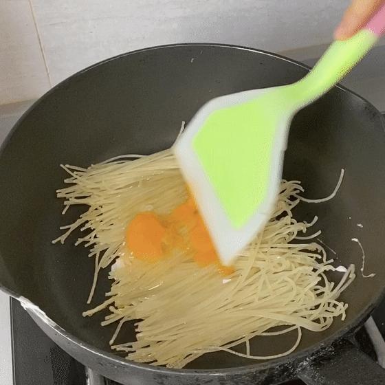 整个朋友圈都在刷《动森》，而我却爱上了在厨房刷锅