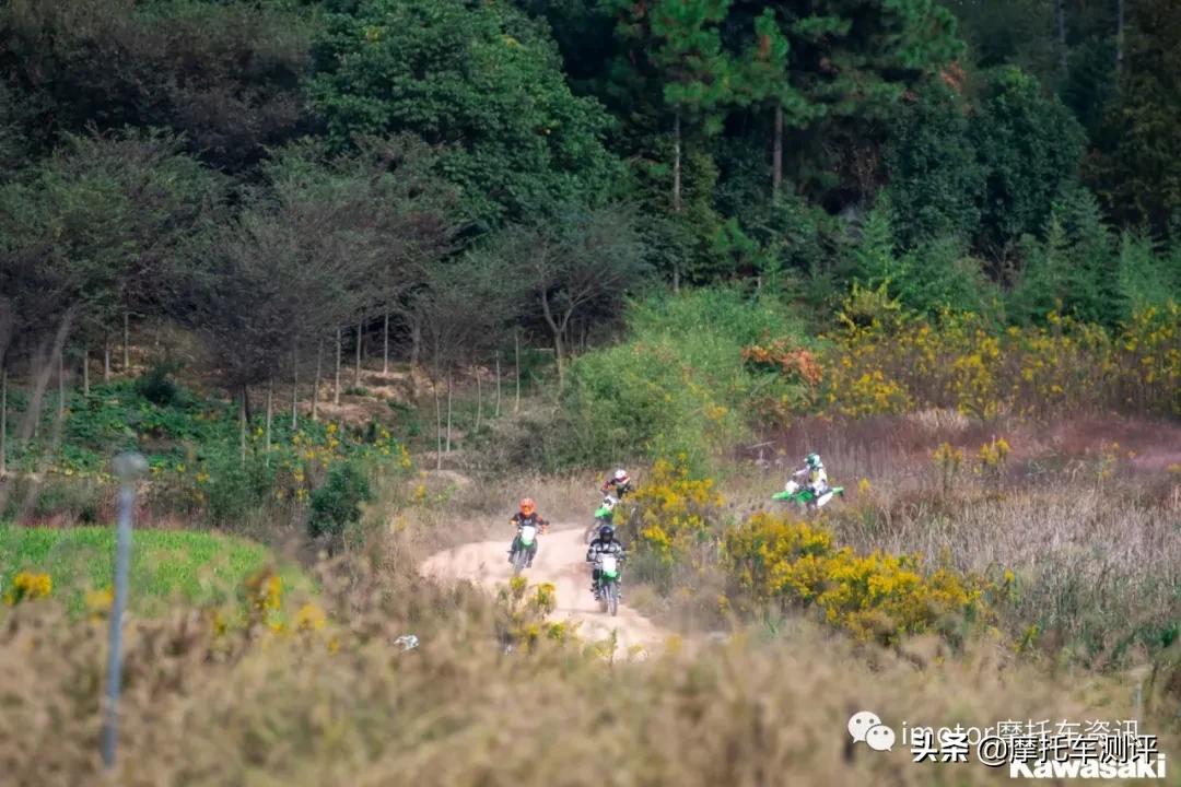 川崎klx230和川崎300x哪个好,川崎klx230和无极300哪个好