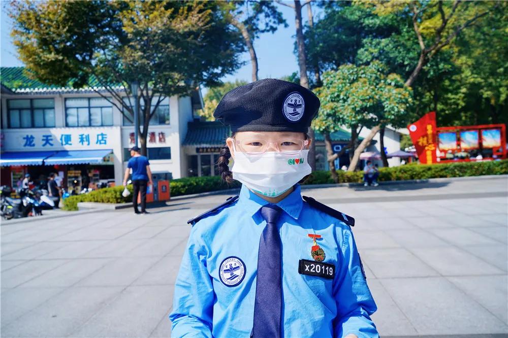 这个国庆节，上汽大众ID.家族用志愿红表达心中热爱