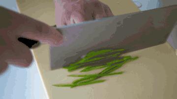 炒面直接炒能熟吗,炒面在锅里直接就有点坨