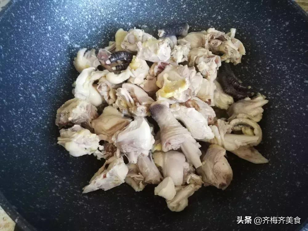 红烧鸡肉怎么做嫩而不柴,红烧鸡肉炖土豆加凉水还是加热水