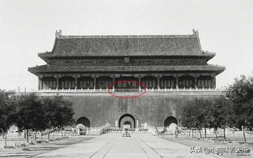 *安门天**重修期间，在屋顶发现金丝楠木“镇楼之宝”，盒中内有玄机