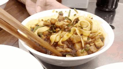 西南大吃省里的嗦粉冠军，这座吃货宜居城市值得关注