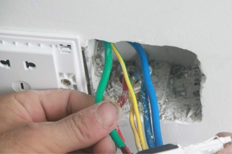 如何更换墙壁插座,墙壁插座底盒坏了如何更换