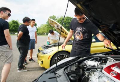 组建超跑俱乐部,留学生为什么那么多买超跑