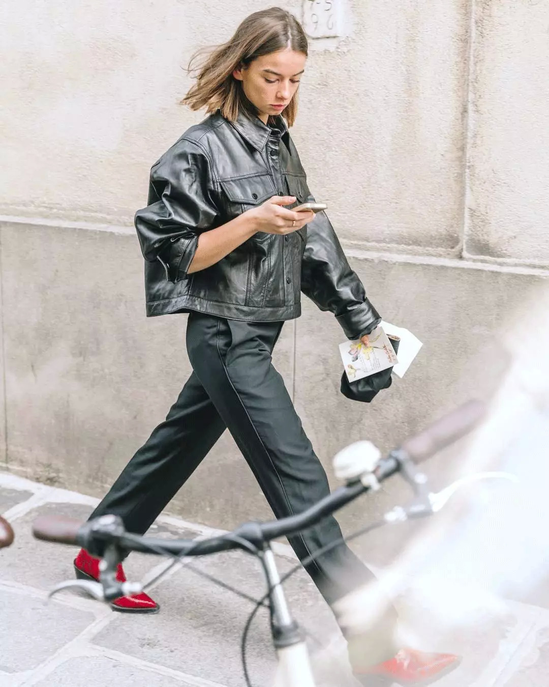 这种靴子长得这么丑又显腿短，可刘雯、泫雅却爱得要死