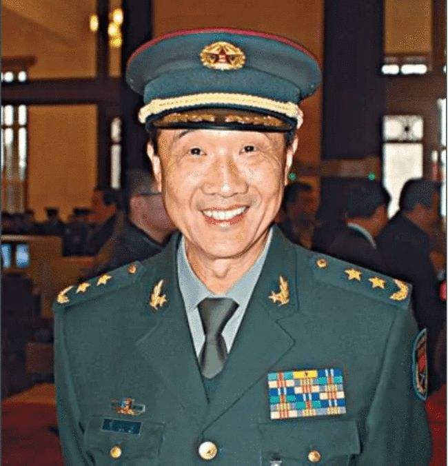 他是徐帅的儿子，25岁保送清华，48岁被授予少将军衔，59岁晋中将