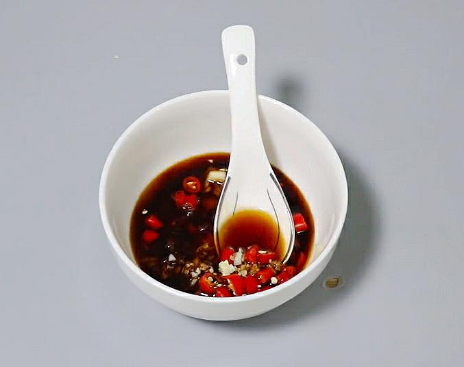 蒸茄子先蒸后炒,蒸茄子整个蒸还是撕开