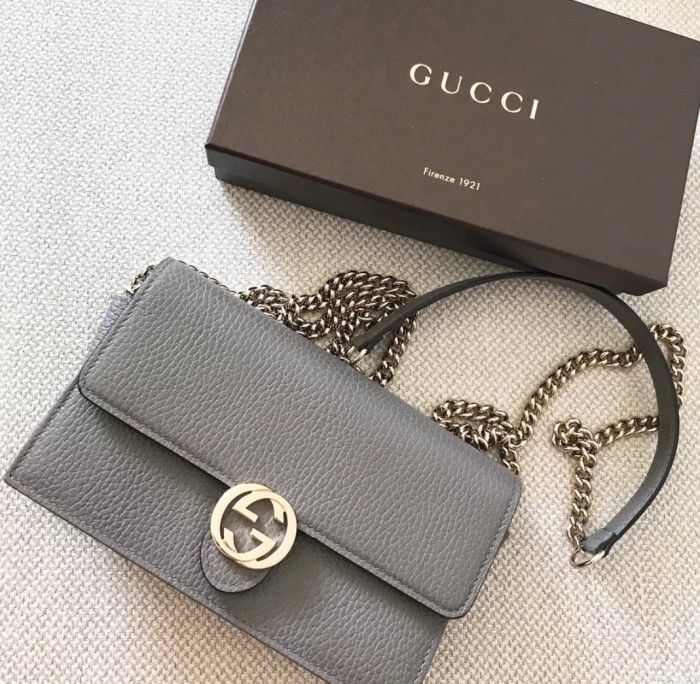 男人女人你们应该如何看待这些包，难道是贫穷限制了我的想象吗？