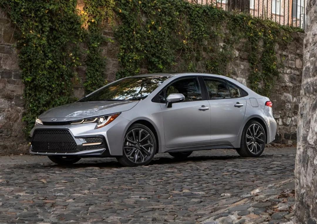 刚上市就改款,丰田雷凌20171.2t精英版改款