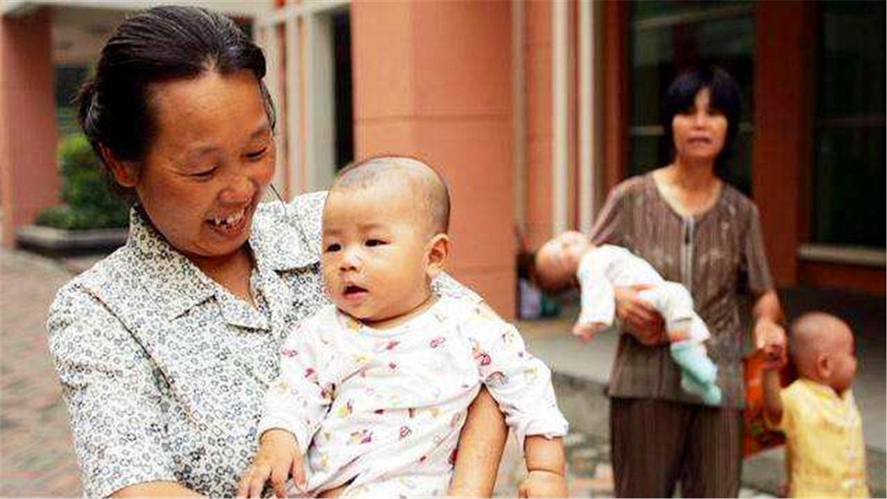 为什么不想婆婆碰宝宝,看不惯婆婆带宝宝