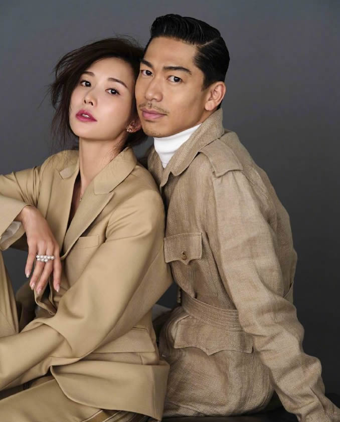 林志玲穿深v吊带连衣裙凹造型,林志玲印花黑裙端庄优雅