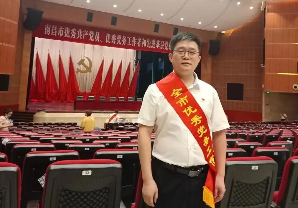 南昌市优秀共产党员表彰,江西洪都中医院书记