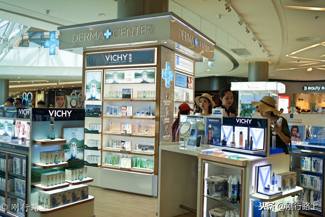 三亚离岛免税180天怎么操作买东西 (海南三亚国际免税店买啥最划算)