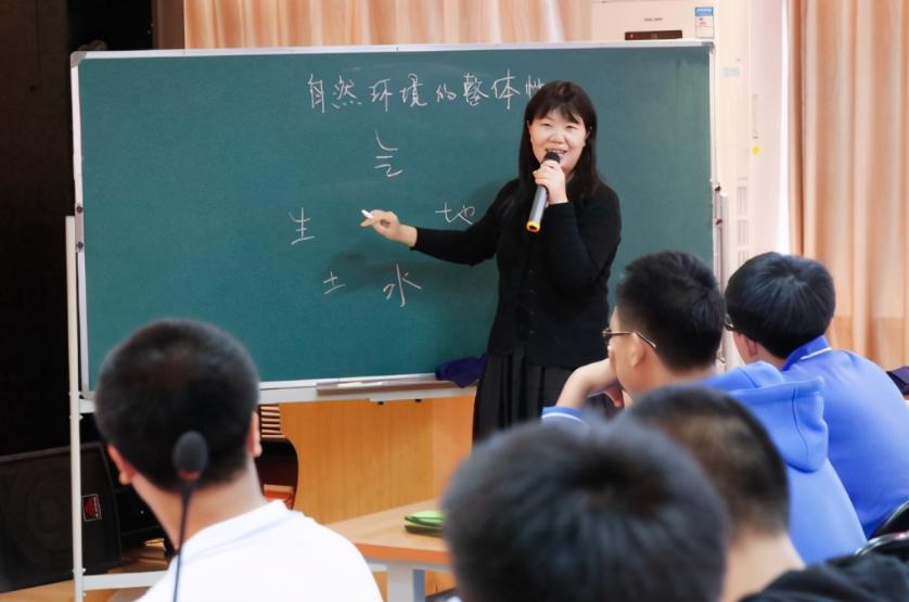 教师简短的辞职信,教师的一封辞职信