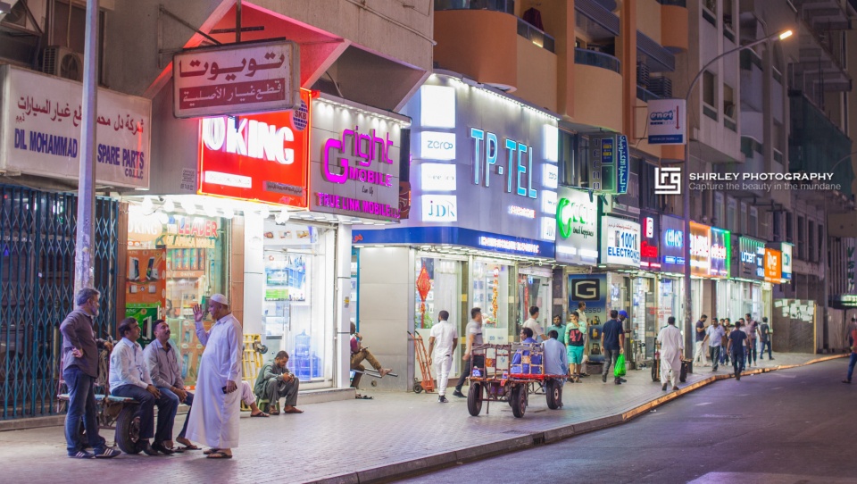 迪拜中国人打工者的真实生活,迪拜繁华城市真实生活