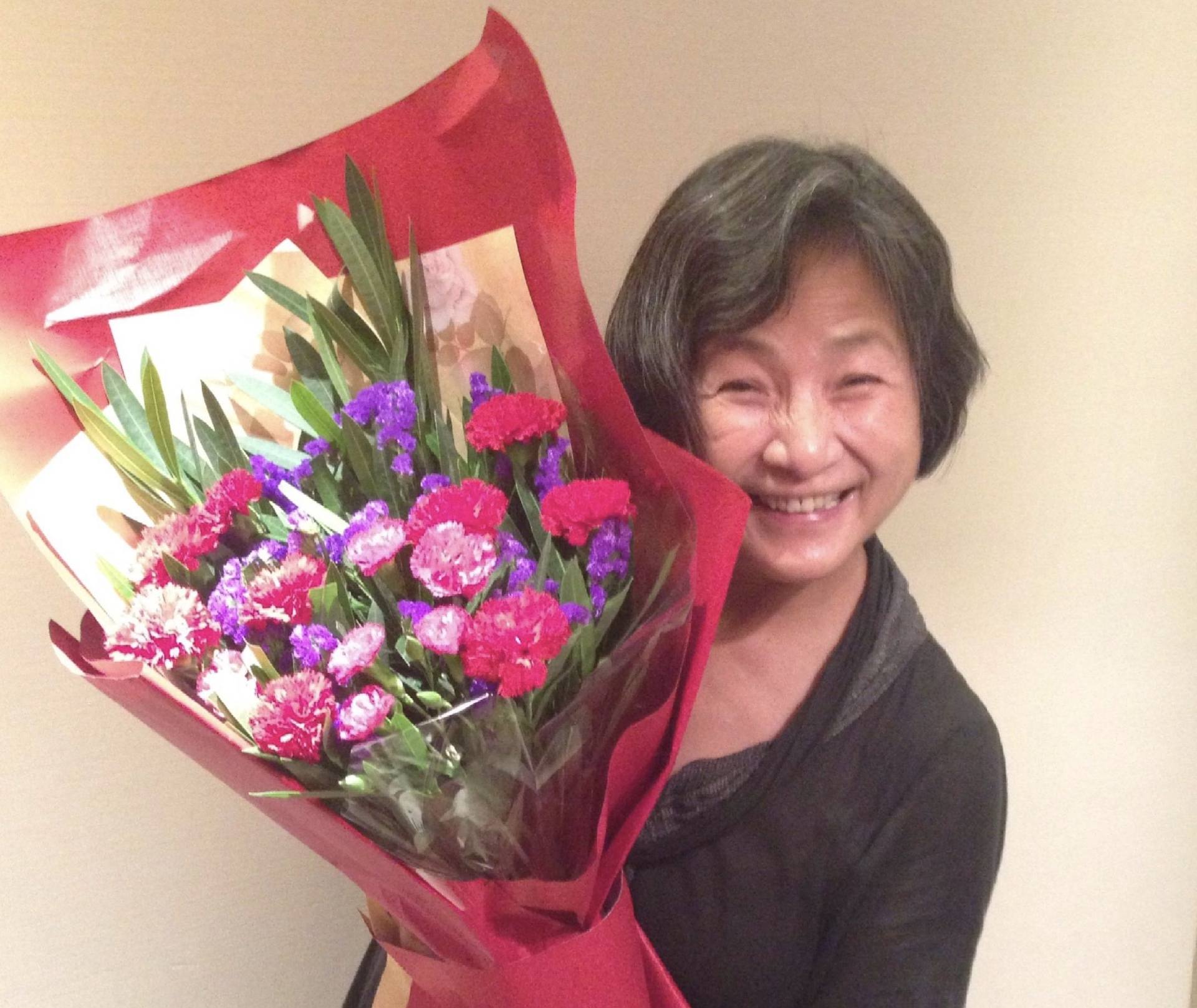 原子鏸港姐视频,原子鏸和郑佩佩什么关系