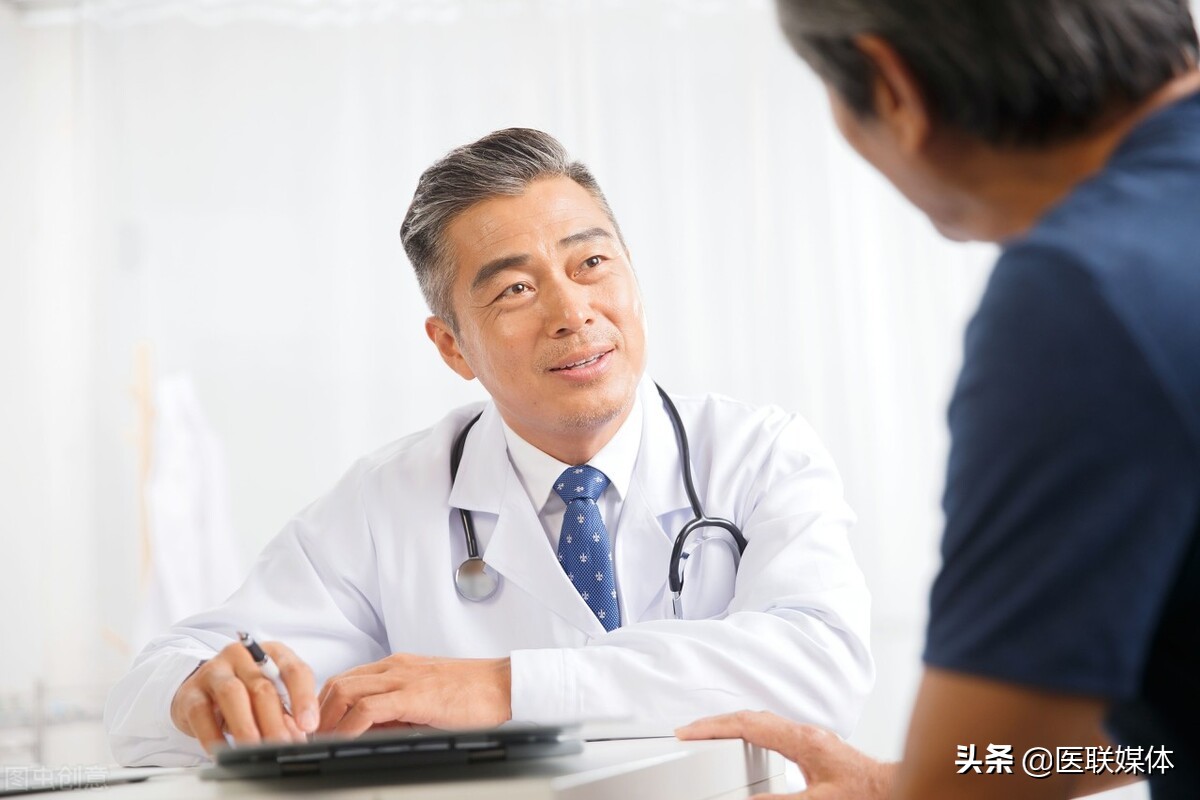 皮肤上长了小肉疙瘩是什么原因,皮肤长肉疙瘩是什么原因