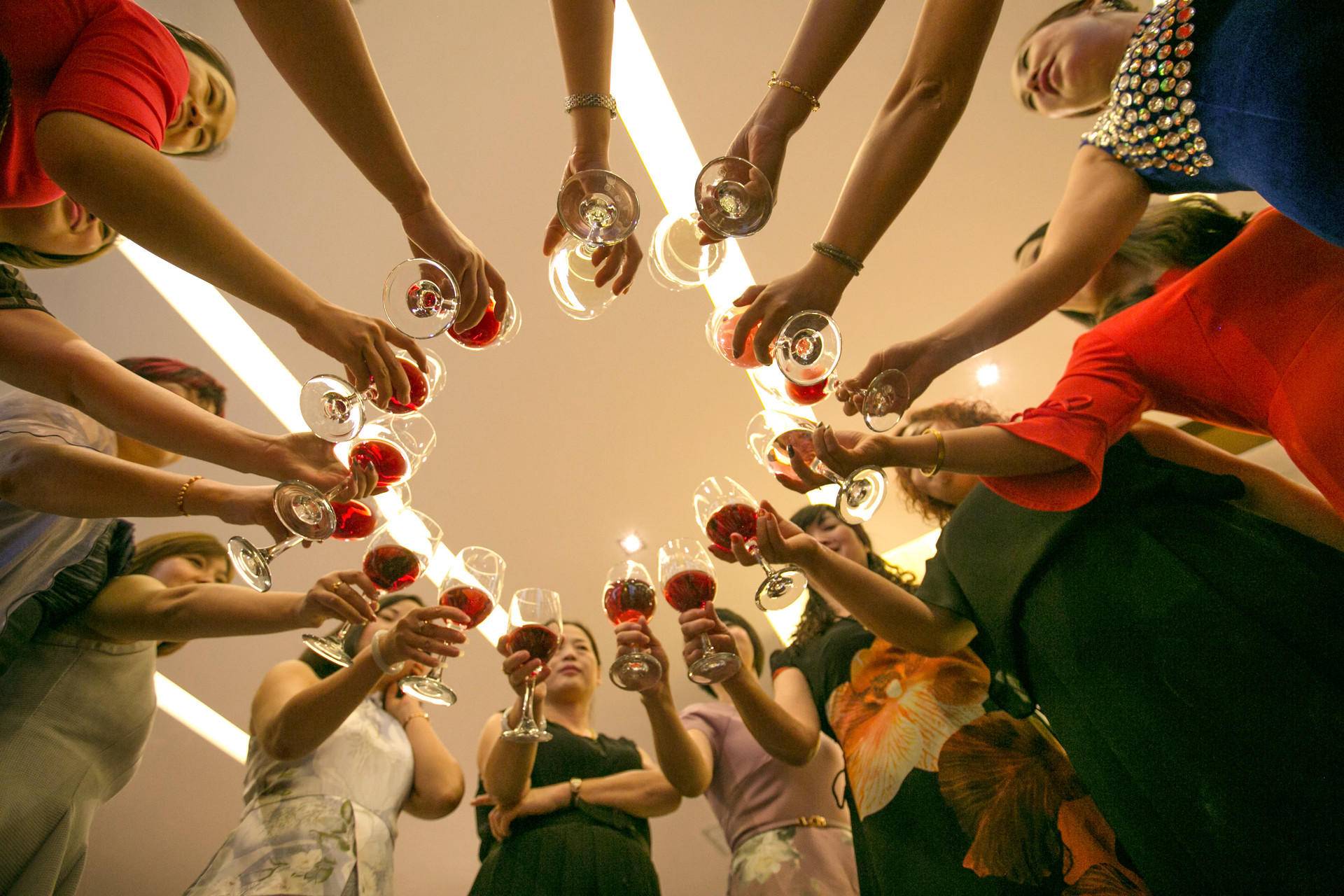 为啥现在的人不喜欢参加聚会,为什么越来越不喜欢聚会